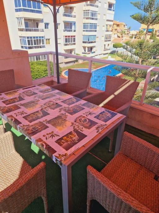Magnifico Chalet Adosado En Torrevieja, Alicante. Bagian luar foto