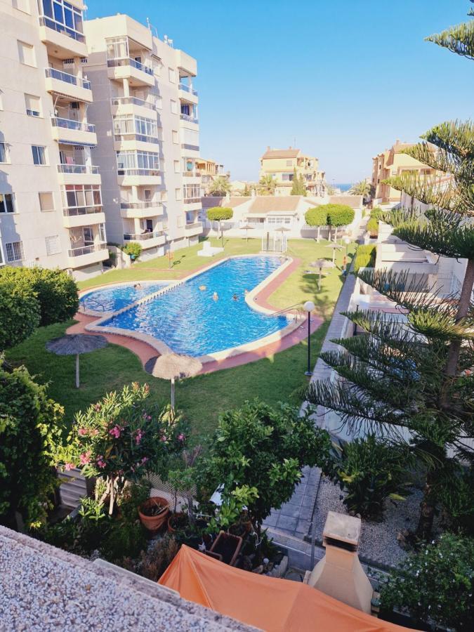 Magnifico Chalet Adosado En Torrevieja, Alicante. Bagian luar foto
